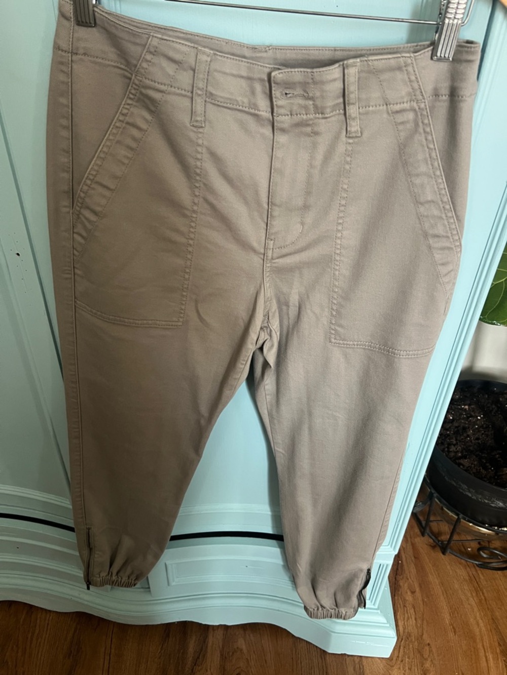 Cabi Women’s Casual Cargo Jogger Pants in Taupe